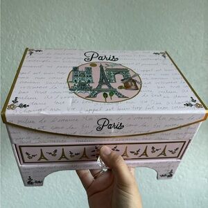 Paris Box 🩷